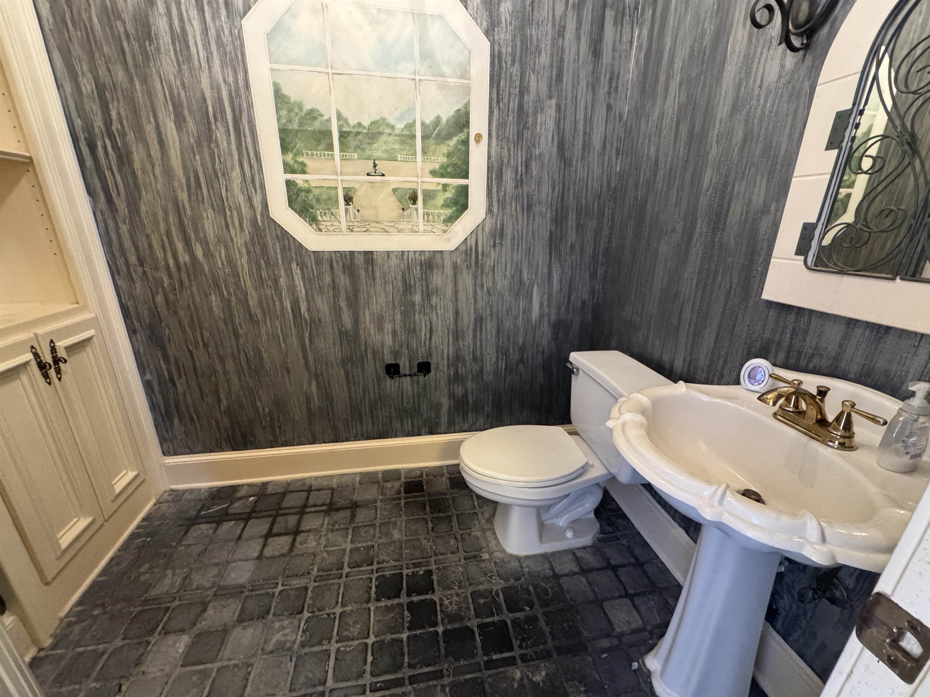 9500 Plantation Lake Road Collierville, TN 38017 - Photo 23 of 40 a bathroom with a sink a toilet and a mirror