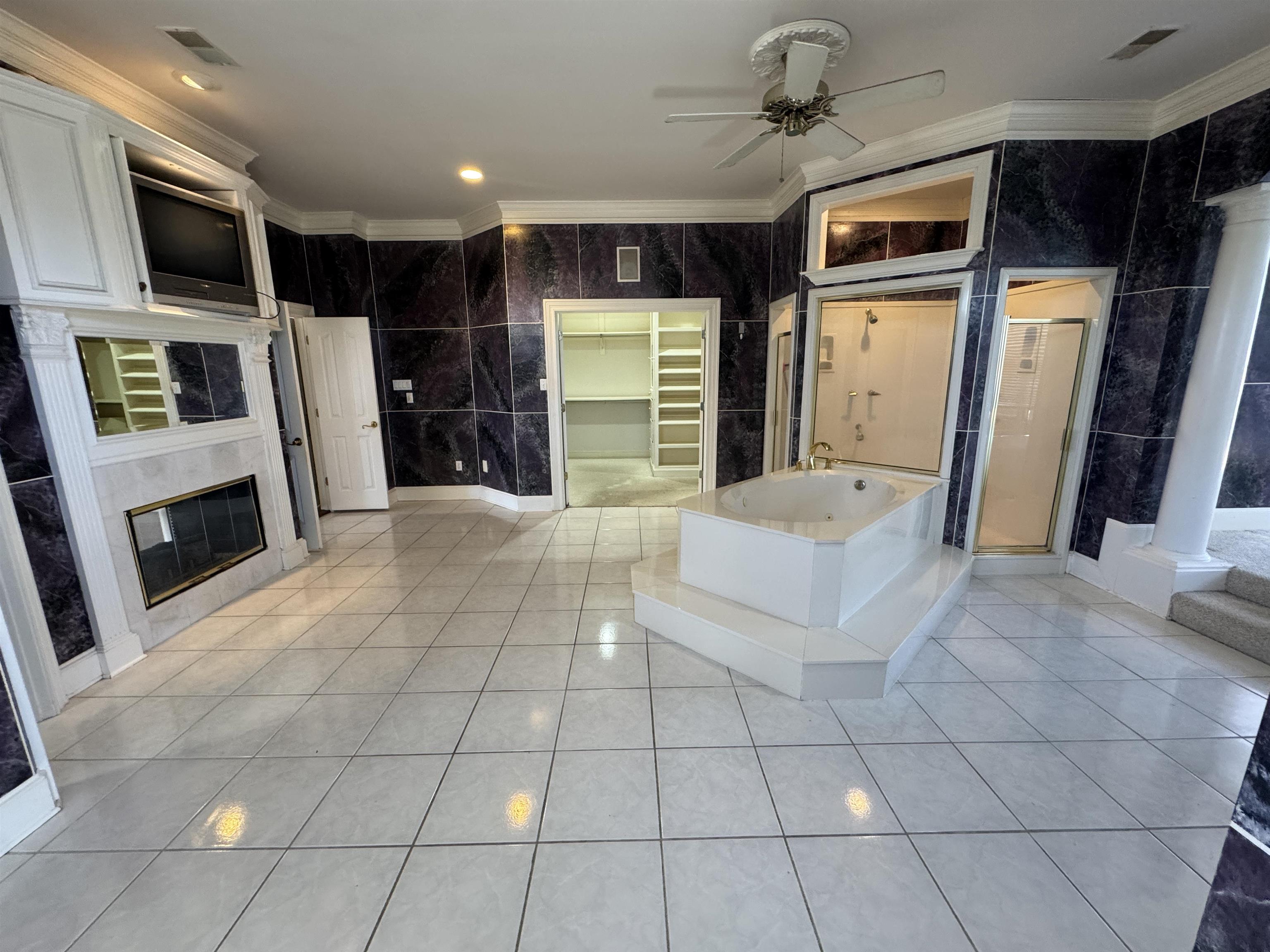 9500 Plantation Lake Road Collierville, TN 38017 - Photo 26 of 40 a view of kitchen with refrigerator and window