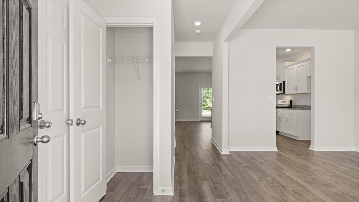 2044 Signal Hill Augusta, GA 30906 - Photo 5 of 38 Come on in!