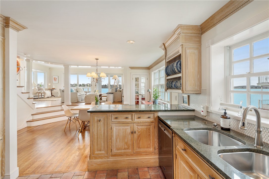 289 Riverside Drive Tiverton, RI 02878 - Photo 18 of 50