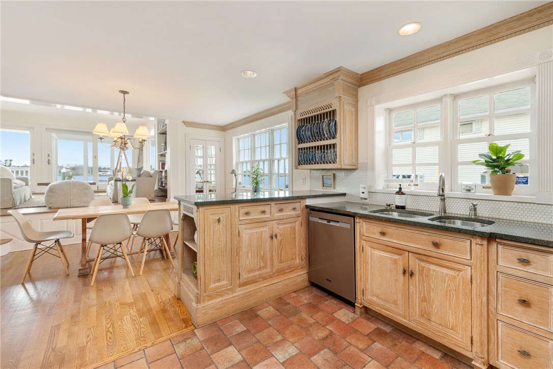 289 Riverside Drive Tiverton, RI 02878 - Photo 19 of 50