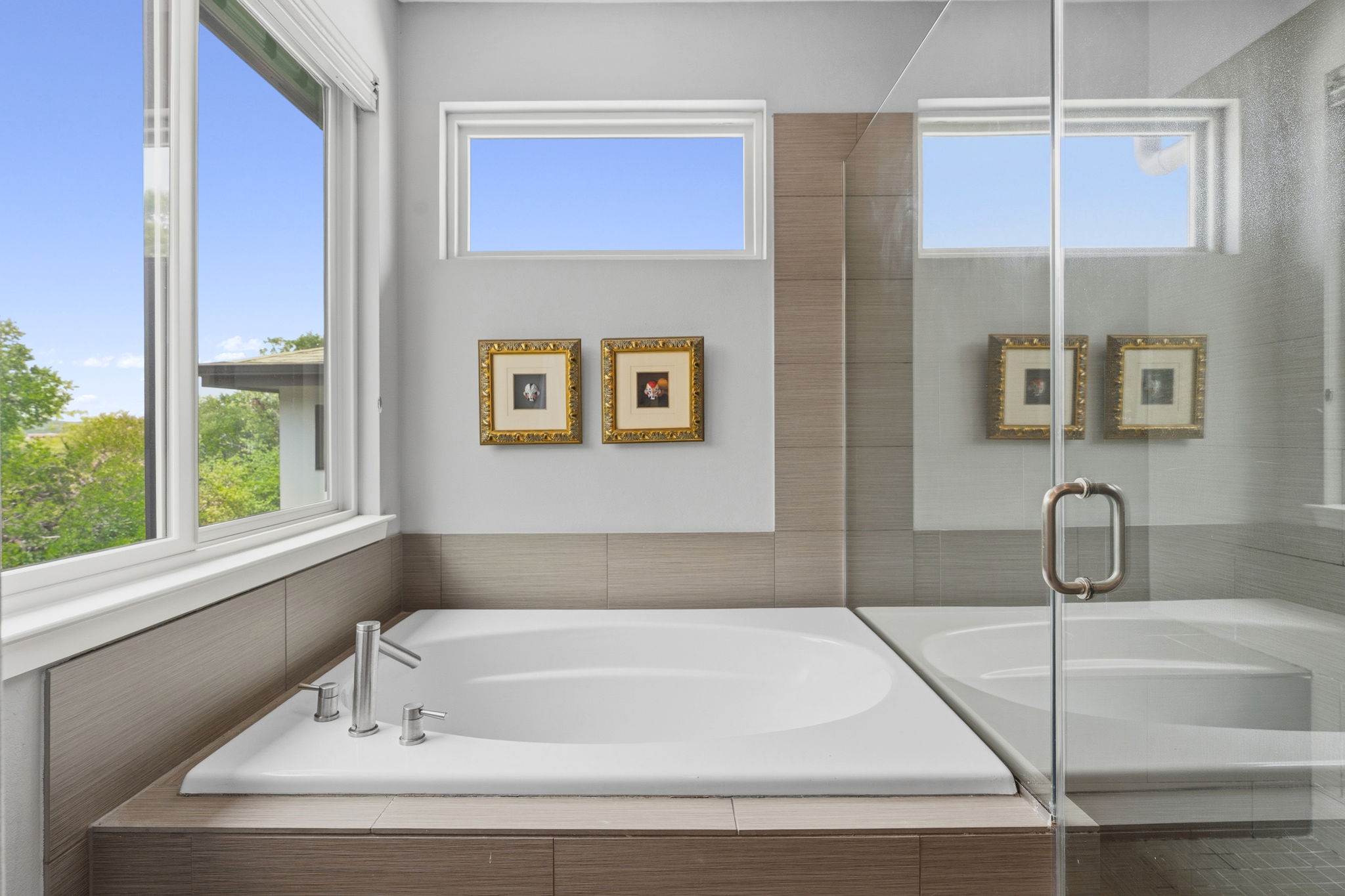 1303 Azie Morton Road, Unit 2 Austin, TX 78704 - Photo 23 of 37 Soaking tub