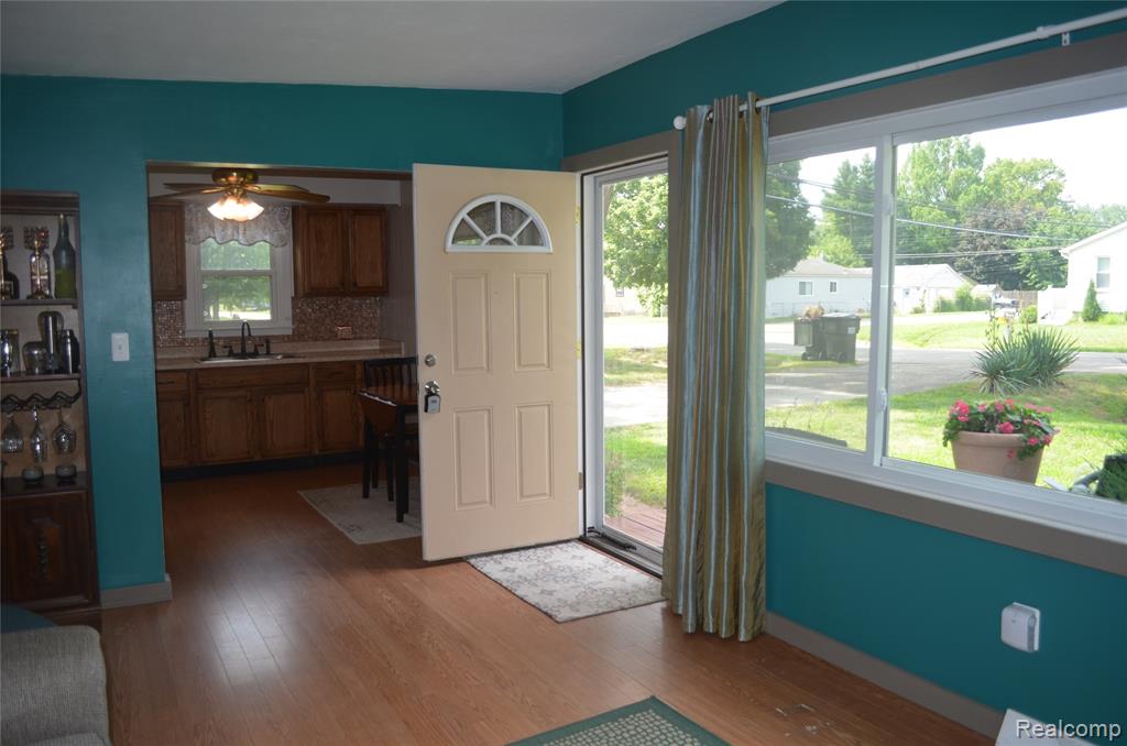 2657 Emmons Avenue Rochester Hills, MI 48307 - Photo 4 of 25