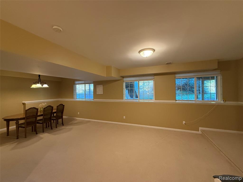 7172 Kings Way Flushing, MI 48433 - Photo 32 of 41