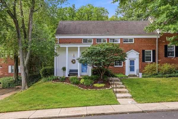 $497,000 | 3128 Martha Custis Drive, Alexandria, VA 22302