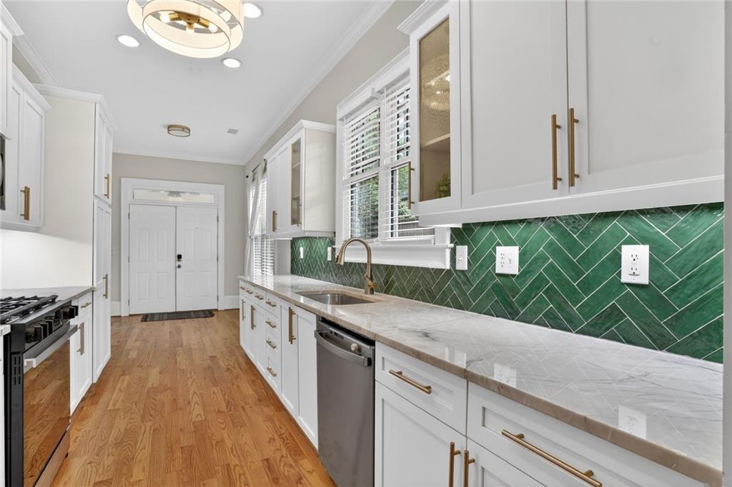 174 Walthall Street Southeast Atlanta, GA 30316 - Photo 4 of 64