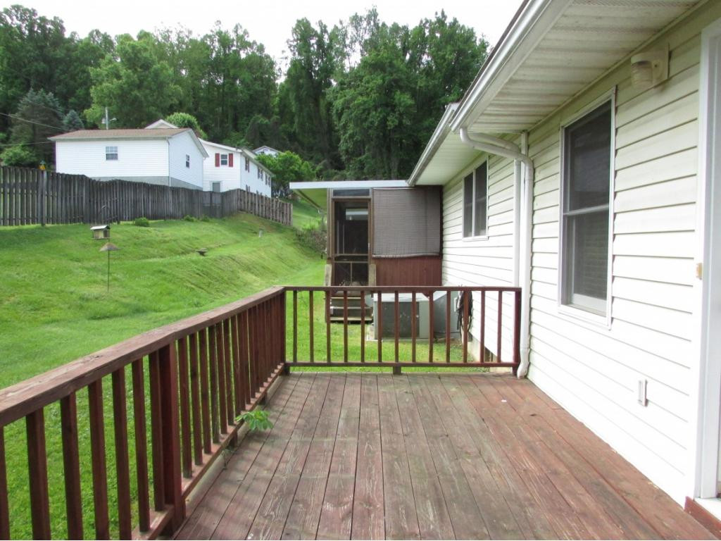 310 Pine Hill Road Elizabethton, TN 37643 - Photo 3 of 23 Photo 3