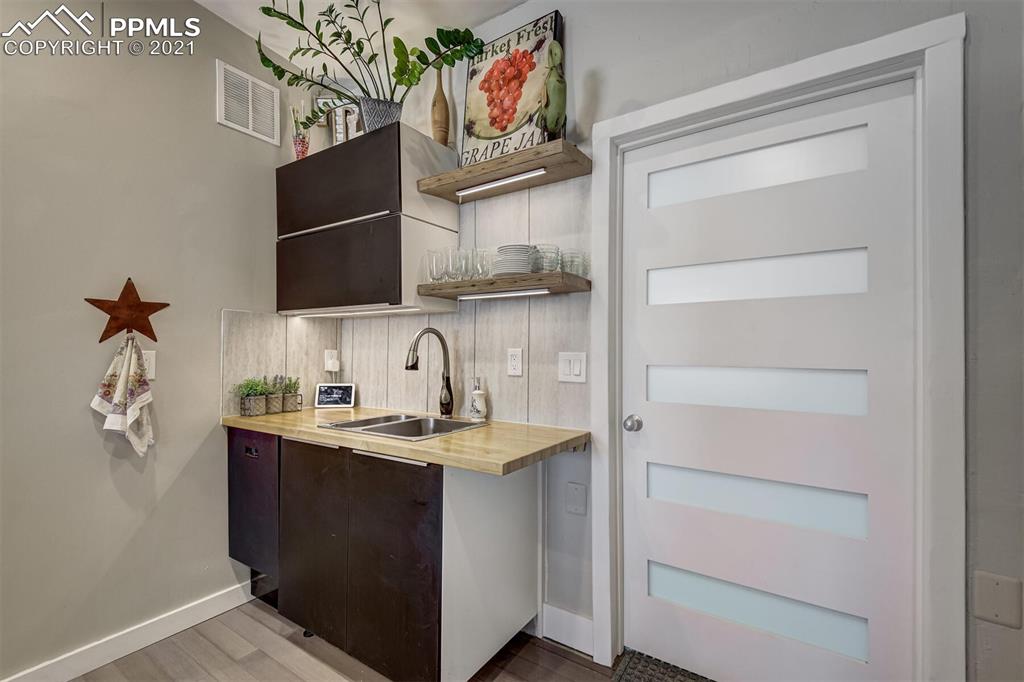8977 Spruce Mountain Road Larkspur, CO 80118 - Photo 19 of 50 a kitchen with a sink and cabinets