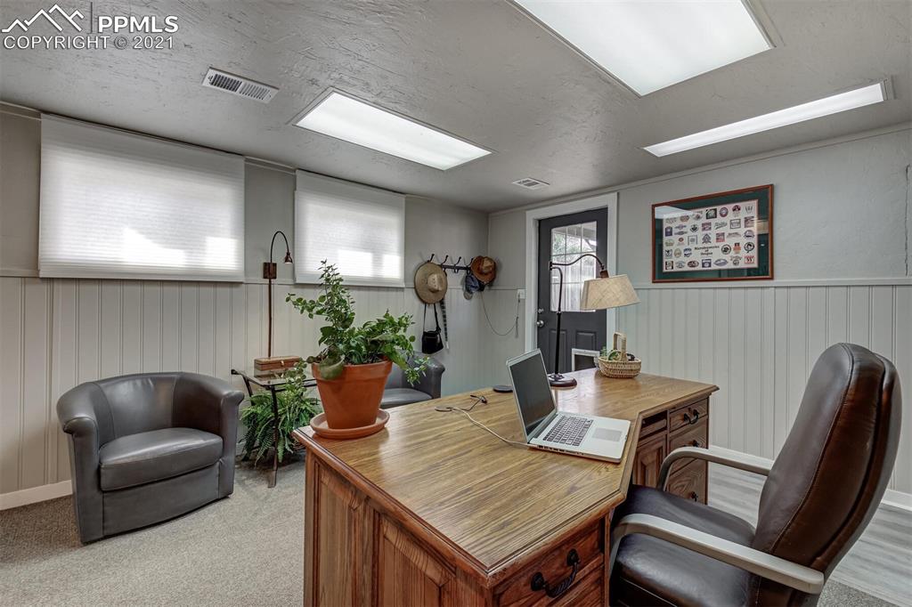 8977 Spruce Mountain Road Larkspur, CO 80118 - Photo 22 of 50 a living room with furniture and a potted plant