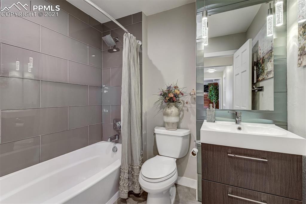 8977 Spruce Mountain Road Larkspur, CO 80118 - Photo 35 of 50 a bathroom with a sink toilet and shower