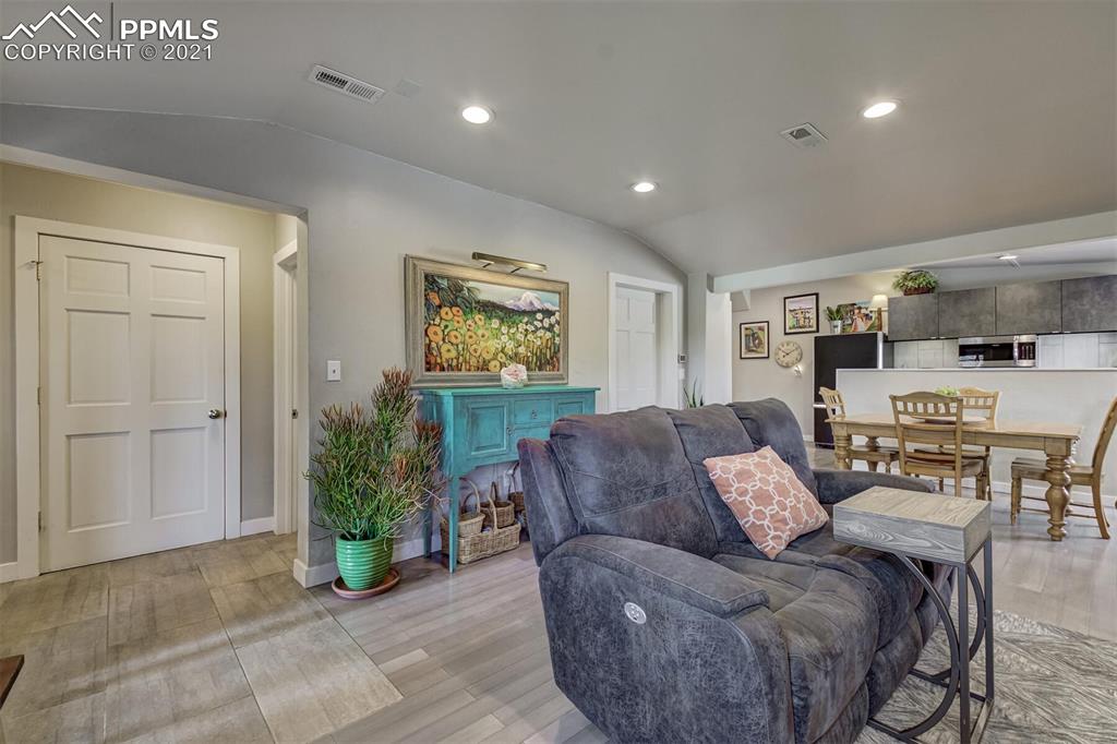 8977 Spruce Mountain Road Larkspur, CO 80118 - Photo 10 of 50 a living room with furniture and flowers