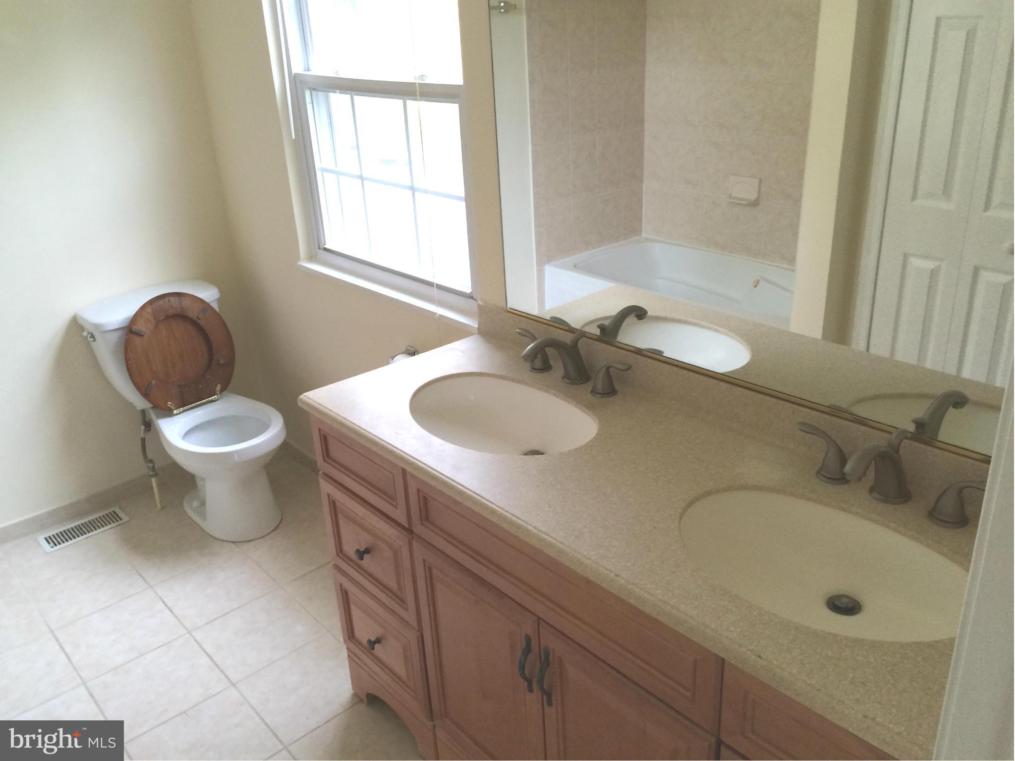 116 North Garfield Road Sterling, VA 20164 - Photo 16 of 16 Bath (Master)