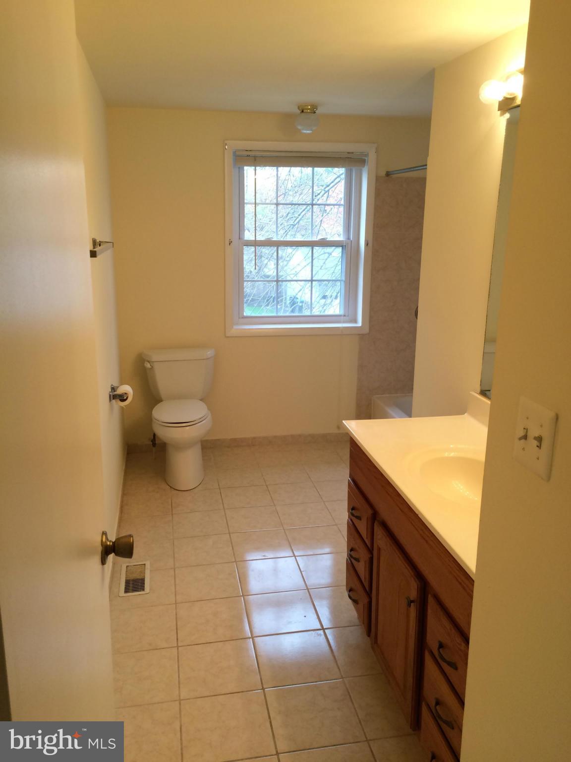 116 North Garfield Road Sterling, VA 20164 - Photo 4 of 16 Bath (Master)