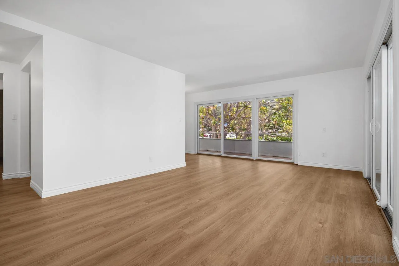 2368 Torrey Pines Road, Unit 63 La Jolla, CA 92037 - Photo 10 of 41 Living Room