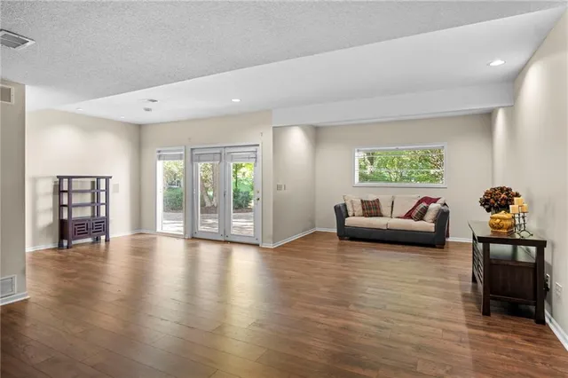 $800,000 | 4421 West 150th Street, Leawood, KS 66224