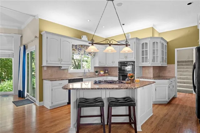 $800,000 | 4421 West 150th Street, Leawood, KS 66224