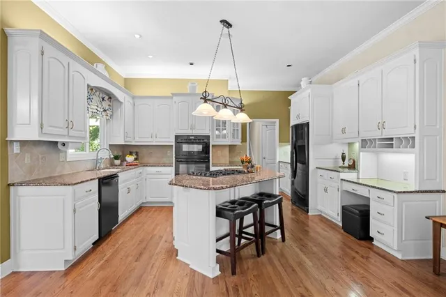 $800,000 | 4421 West 150th Street, Leawood, KS 66224