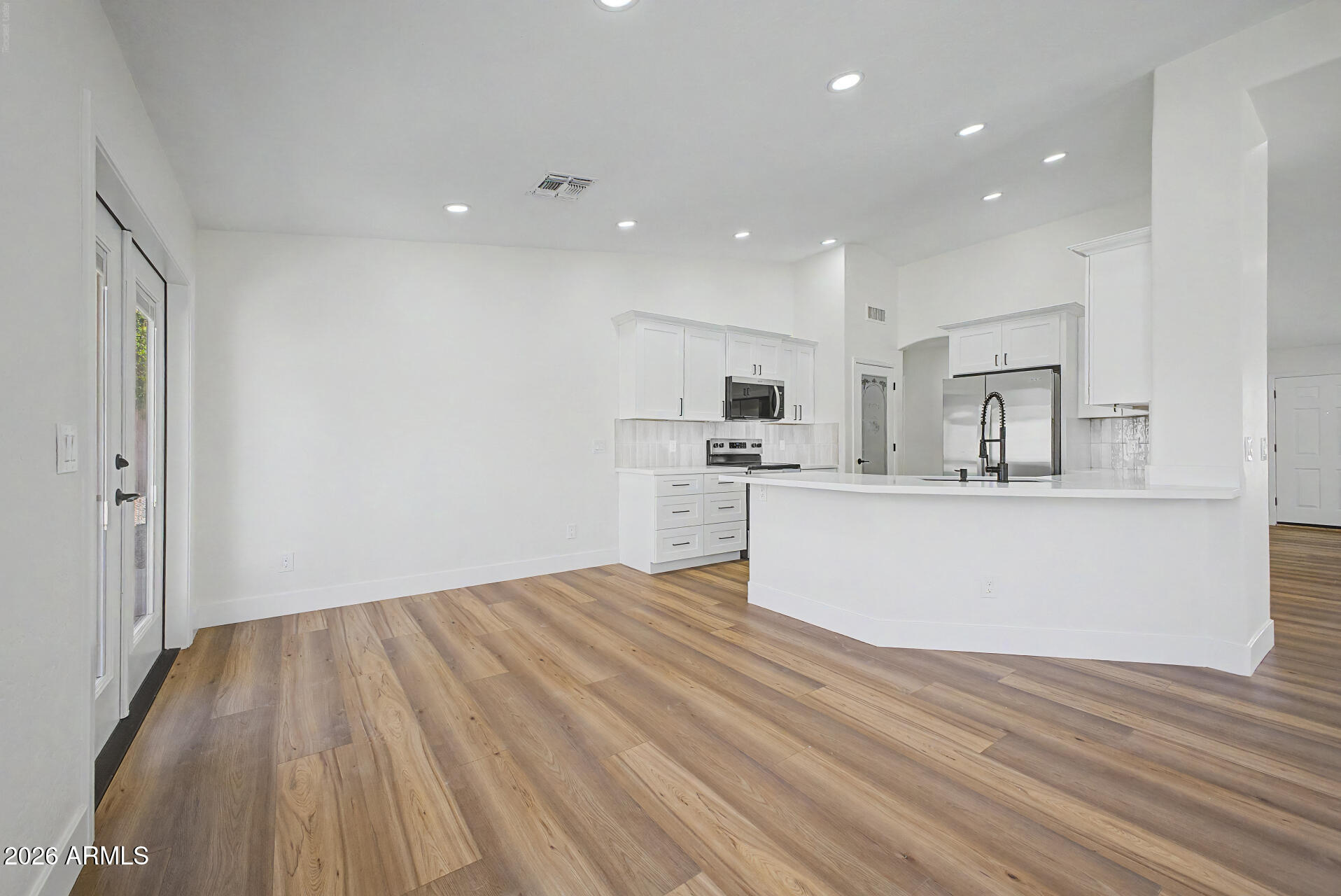 2554 East Morgan Court Gilbert, AZ 85295 - Photo 13 of 38 Kitchen / Family Room / Great Room