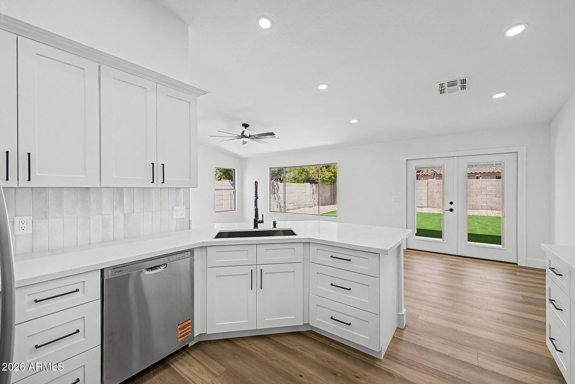 2554 East Morgan Court Gilbert, AZ 85295 - Photo 18 of 38 Kitchen