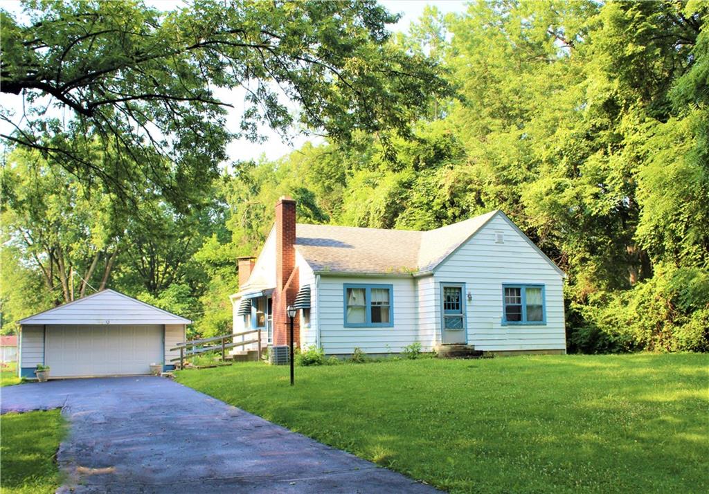 37 West Roberts Road Indianapolis, IN 46217 - Photo 1 of 18 Gallery Image 1