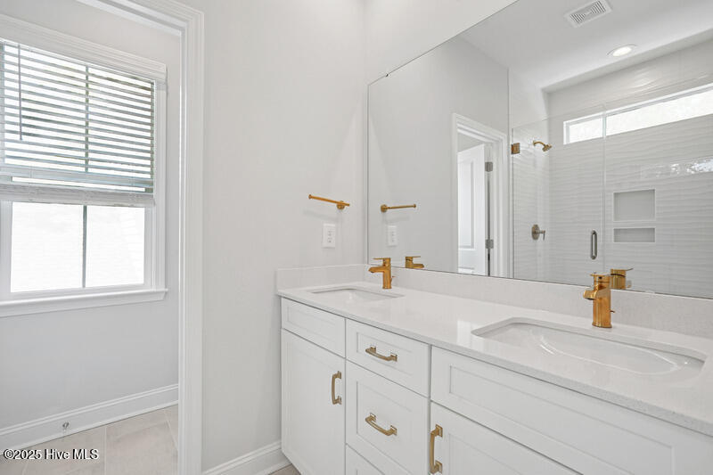 2523 Hillbourne Loop, Unit 32 North Myrtle Beach, SC 29582 - Photo 10 of 31 Primary Bath