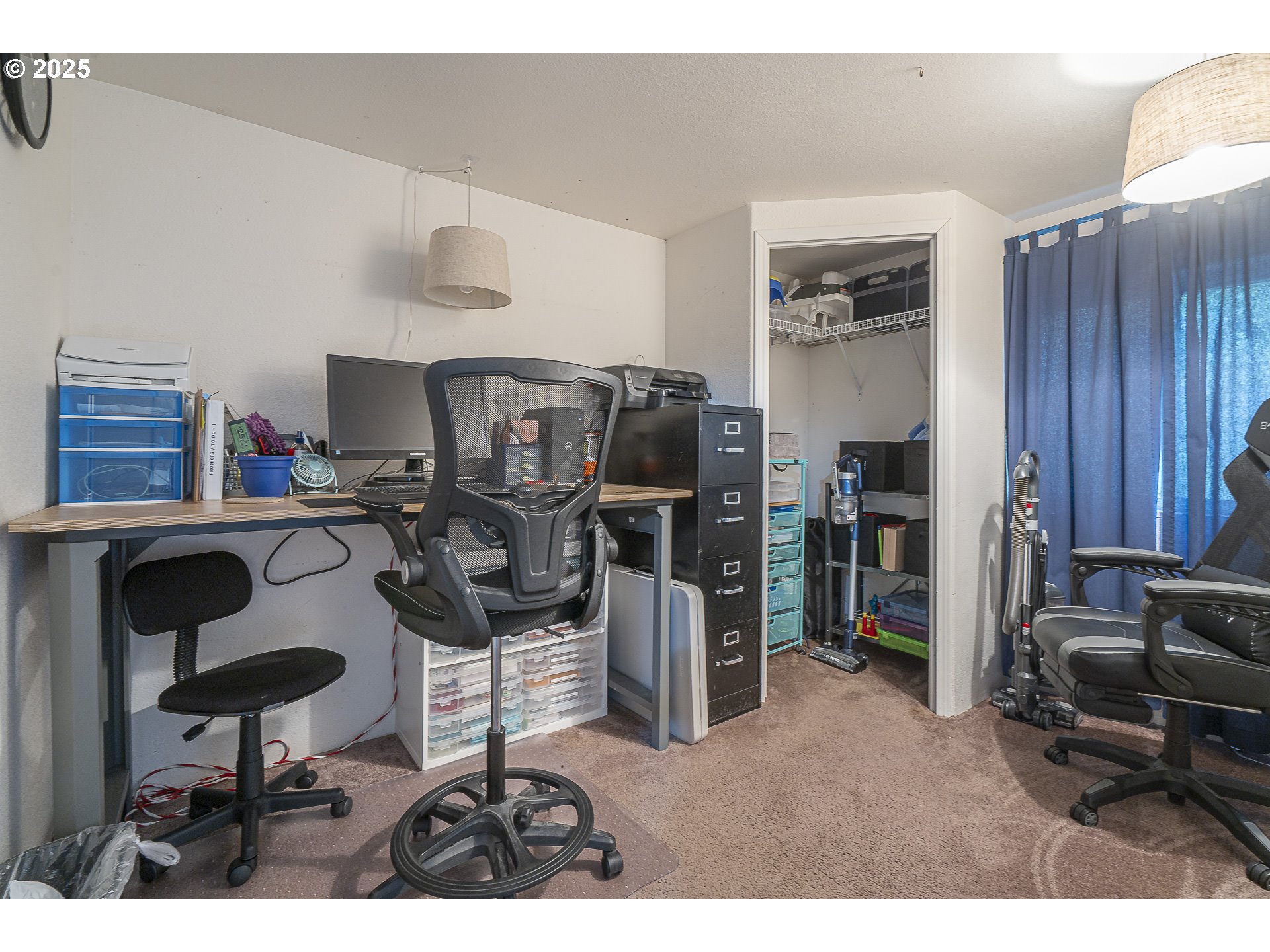 287 Canyon View Drive Lafayette, OR 97127 - Photo 20 of 33 a living room with furniture a desk and chair