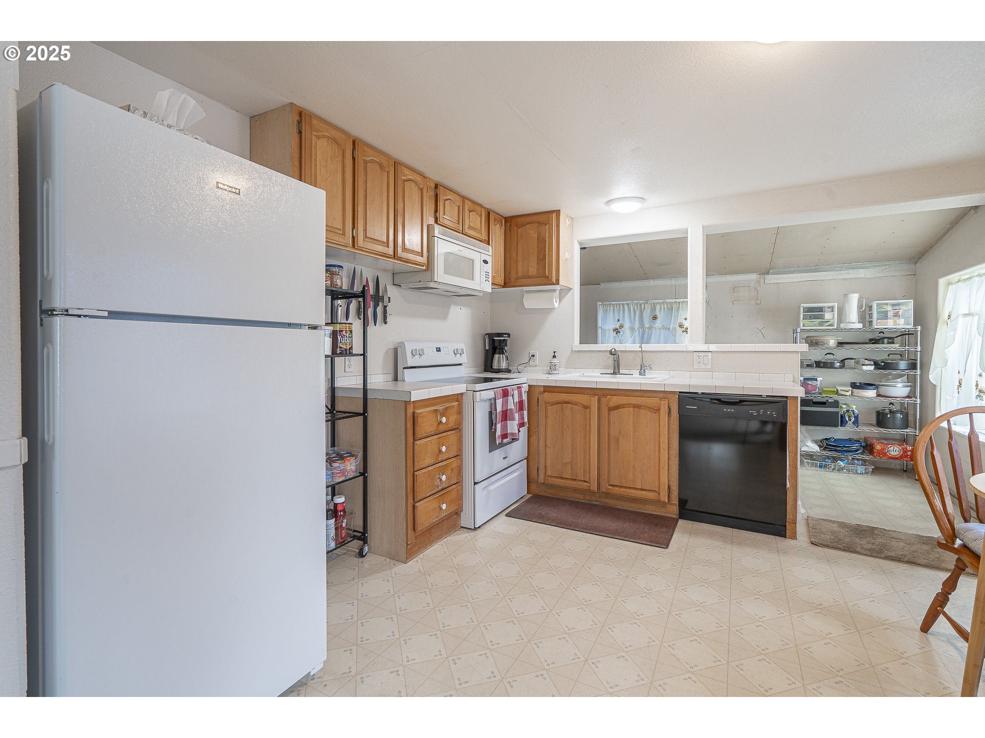 287 Canyon View Drive Lafayette, OR 97127 - Photo 31 of 33 a kitchen with stainless steel appliances a refrigerator sink and cabinets