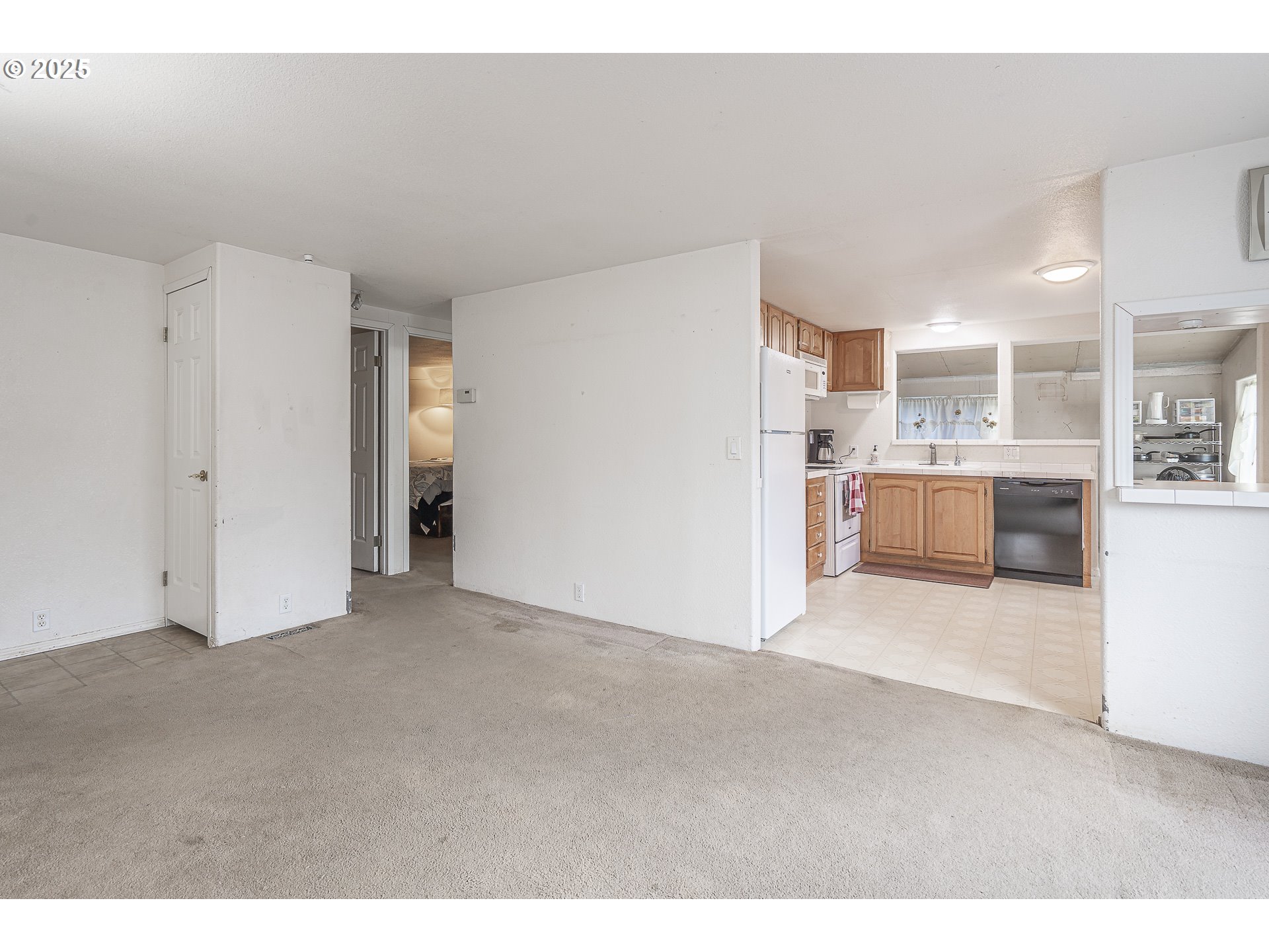 287 Canyon View Drive Lafayette, OR 97127 - Photo 33 of 33 a view of a kitchen with a sink