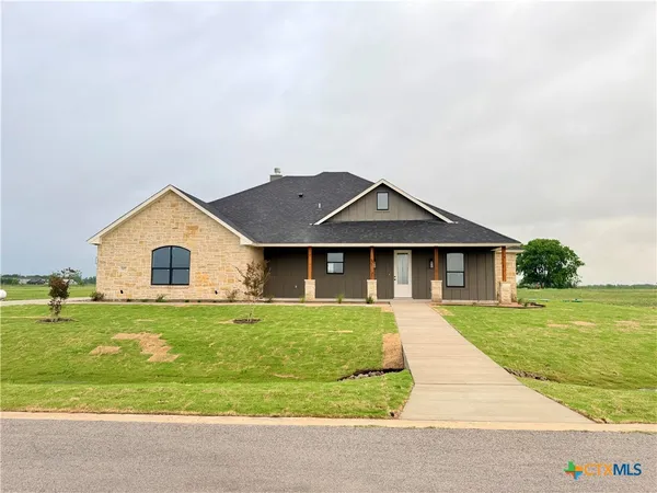 $525,000 | 107 Pr 711 Lott Tx 76656, Lott, TX 76656