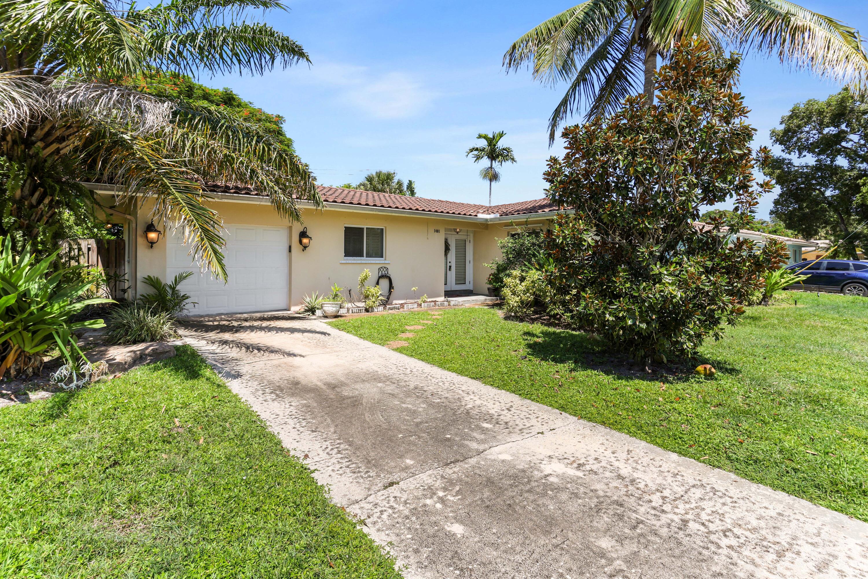 1401 Southwest 4th Street Boca Raton, FL 33486 - Photo 2 of 15 driveway