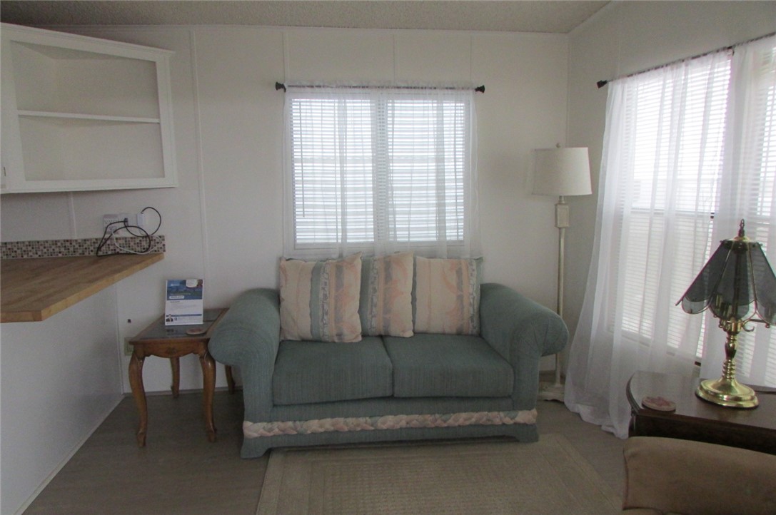 2000 Ramar Road, Unit 518 Bullhead City, AZ 86442 - Photo 11 of 37 Sitting Room
