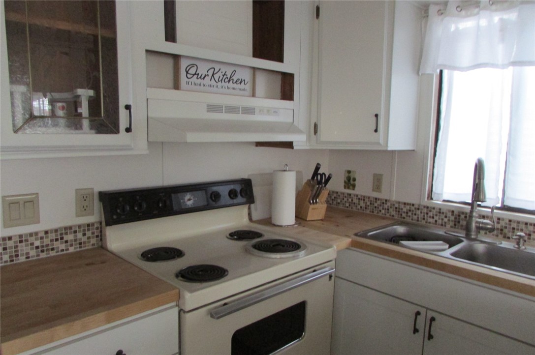 2000 Ramar Road, Unit 518 Bullhead City, AZ 86442 - Photo 13 of 37 Kitchen