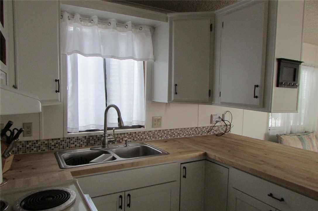 2000 Ramar Road, Unit 518 Bullhead City, AZ 86442 - Photo 14 of 37 Kitchen