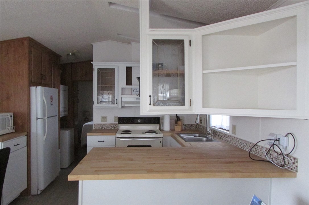 2000 Ramar Road, Unit 518 Bullhead City, AZ 86442 - Photo 15 of 37 Kitchen