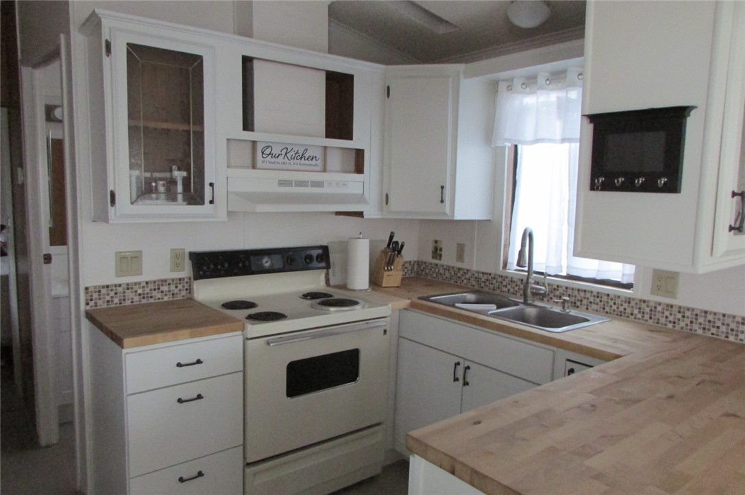 2000 Ramar Road, Unit 518 Bullhead City, AZ 86442 - Photo 18 of 37 Kitchen