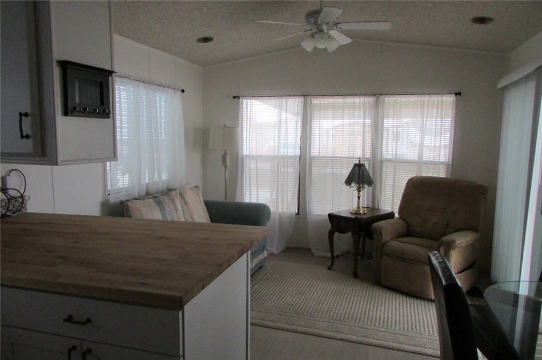 2000 Ramar Road, Unit 518 Bullhead City, AZ 86442 - Photo 10 of 37 Living Room