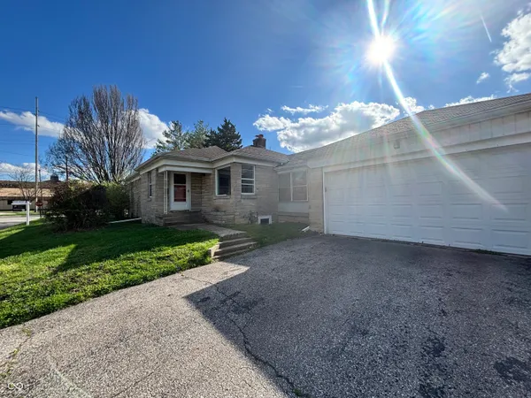 $3,100 | 402 West 52nd Street, Indianapolis, IN 46208