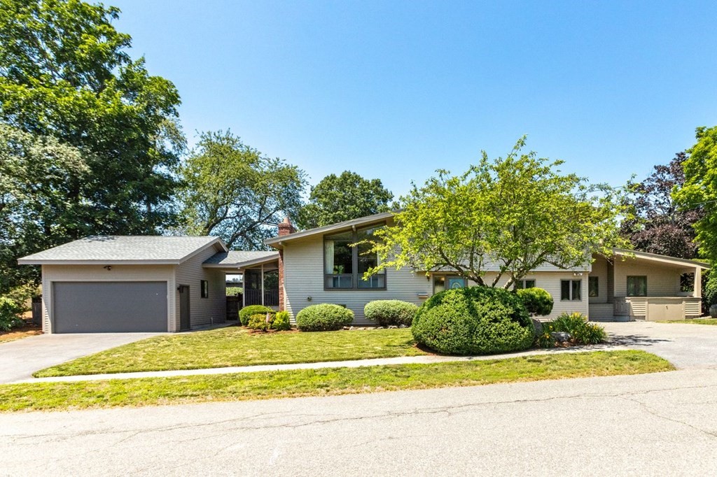 17 Longstreet Road Peabody, MA 01960 - Photo 1 of 36 Gallery Image 1