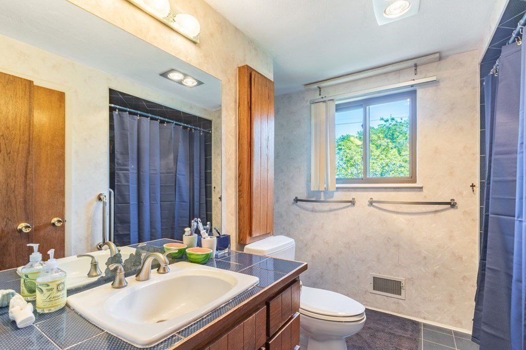 17 Longstreet Road Peabody, MA 01960 - Photo 17 of 36 Gallery Image 17