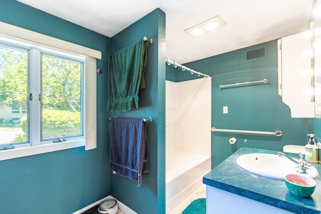 17 Longstreet Road Peabody, MA 01960 - Photo 23 of 36 Gallery Image 23