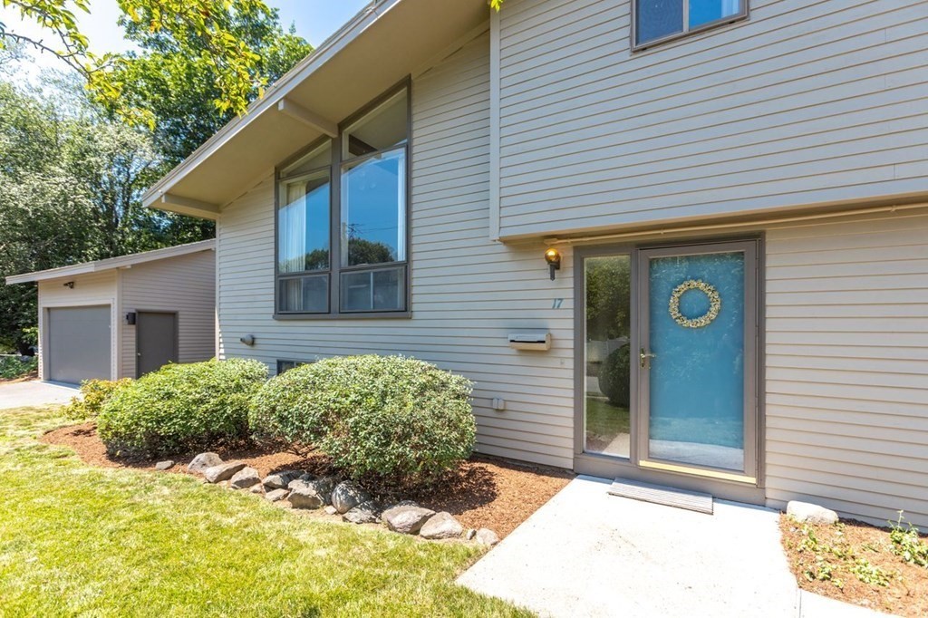 17 Longstreet Road Peabody, MA 01960 - Photo 3 of 36 Gallery Image 3