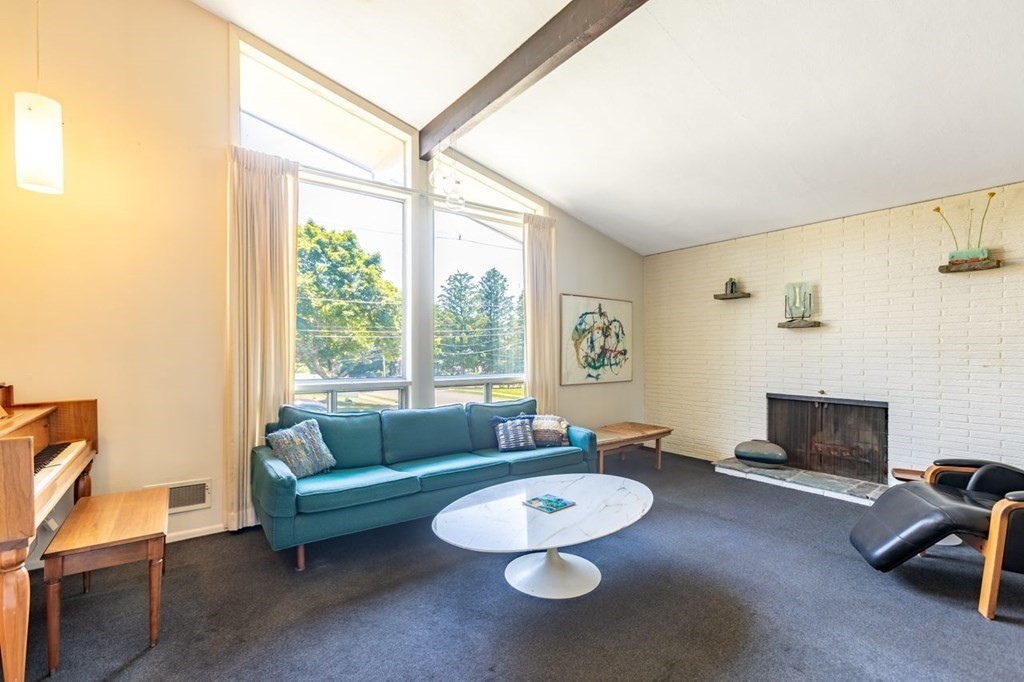 17 Longstreet Road Peabody, MA 01960 - Photo 4 of 36 Gallery Image 4