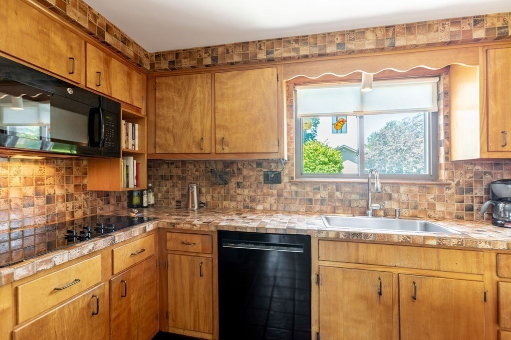 17 Longstreet Road Peabody, MA 01960 - Photo 9 of 36 Gallery Image 9