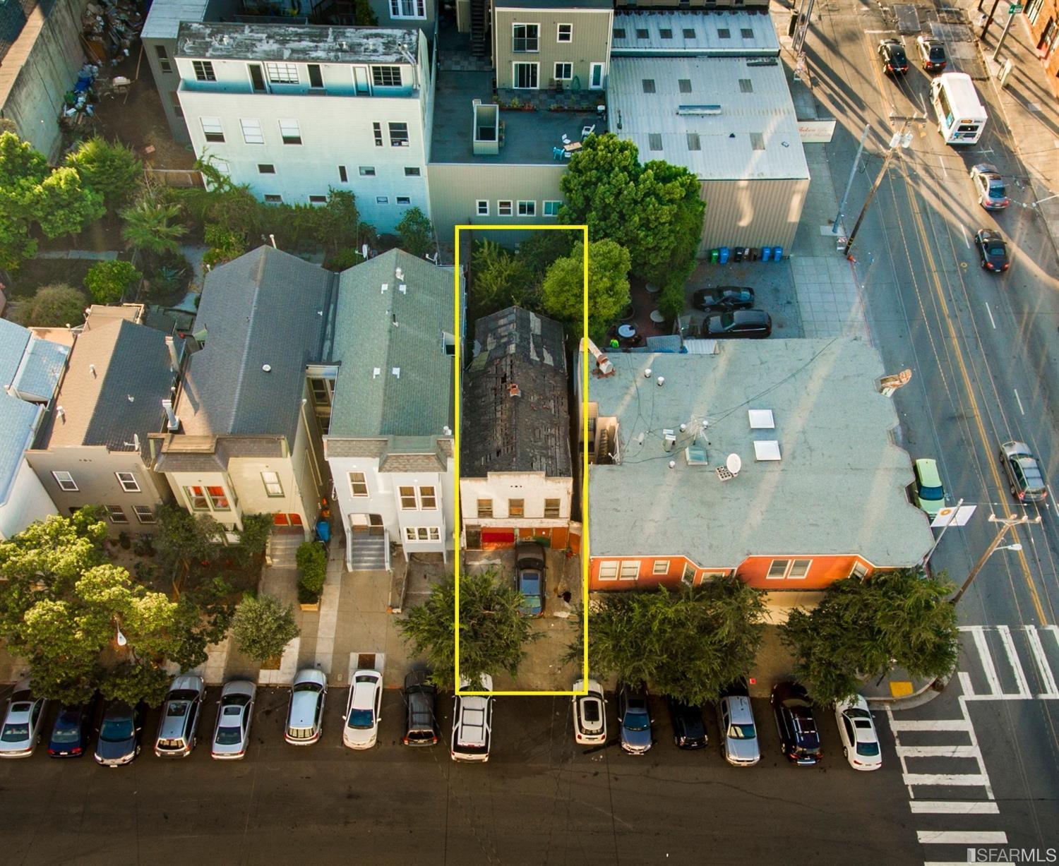 Highlights added for illustration purposes only - not exact locations of the property lot lines.