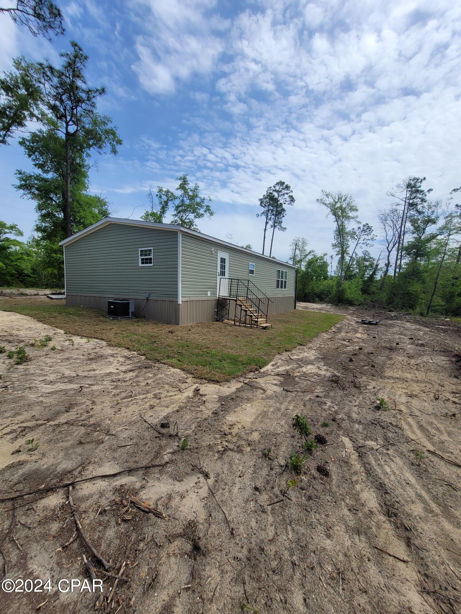 2743 Gardenview Road Alford, FL 32420 - Photo 5 of 17 Gallery Image 5