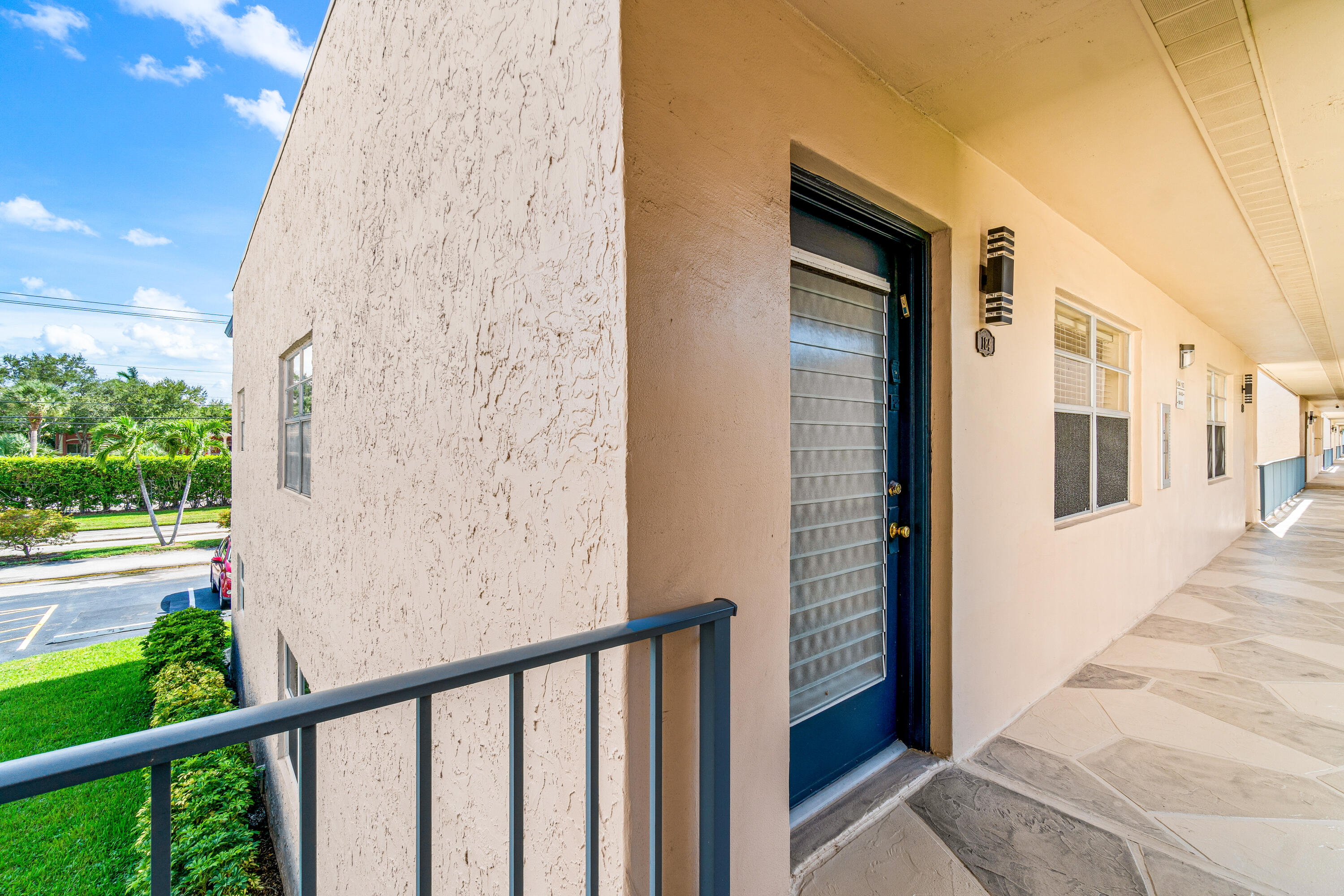 184 Flanders D Delray Beach, FL 33484 - Photo 2 of 22 005-184FlandersD-DelrayBeach-FL-33484-FU