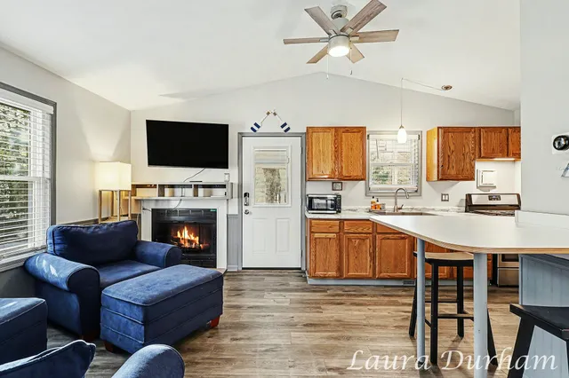 $320,000 | 3581 65th Street, Unit 5, Saugatuck, MI 49453