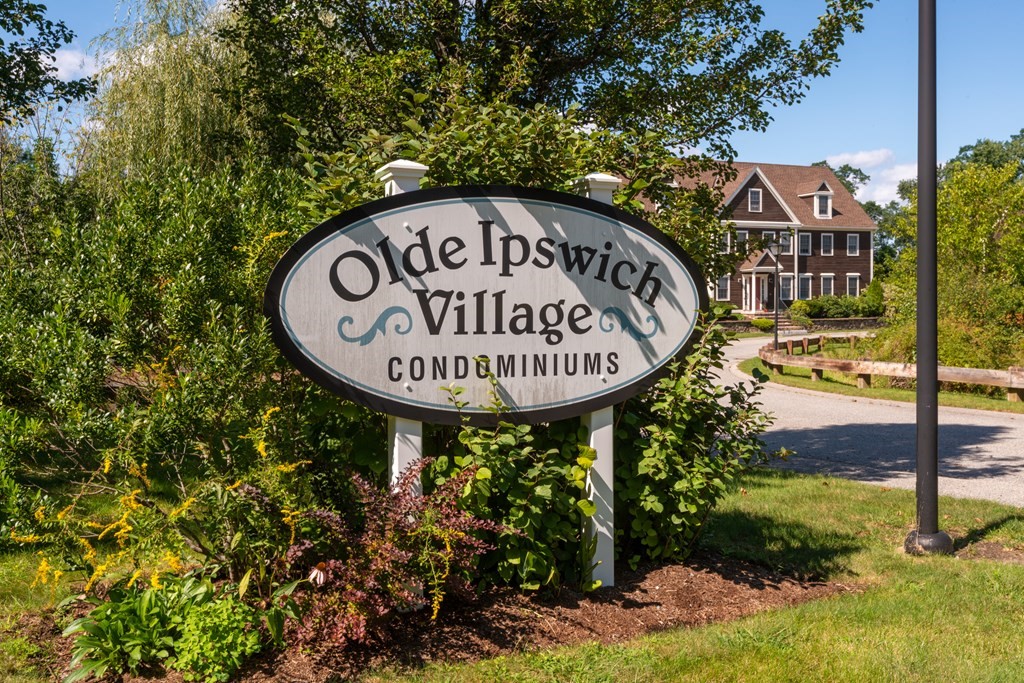 4 Olde Ipswich Way, Unit 4 Ipswich, MA 01938 - Photo 1 of 41