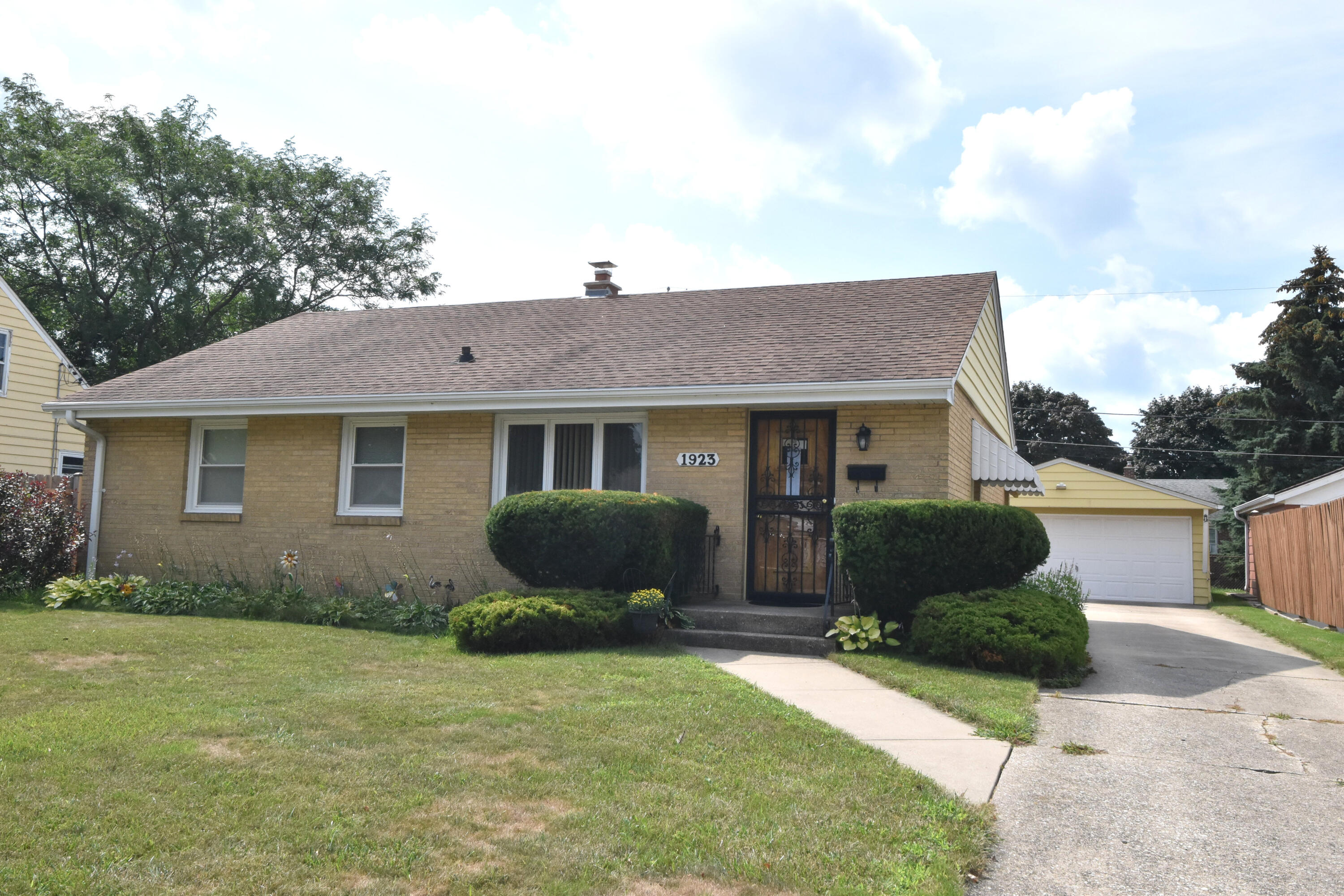 1923 Arlington Avenue Racine, WI 53403 - Photo 1 of 31 Welcome Home to 1923 Arlington Ave