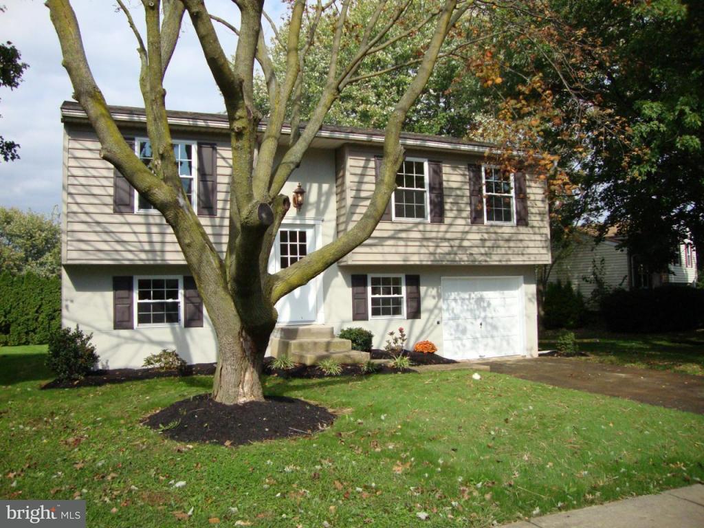 94 Summer Lane Lititz, PA 17543 - Photo 2 of 14 Gallery Image 2
